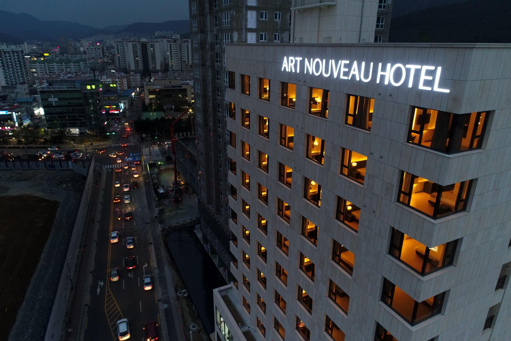 Geoje Artnouveau Suite Hotel Bagian luar foto