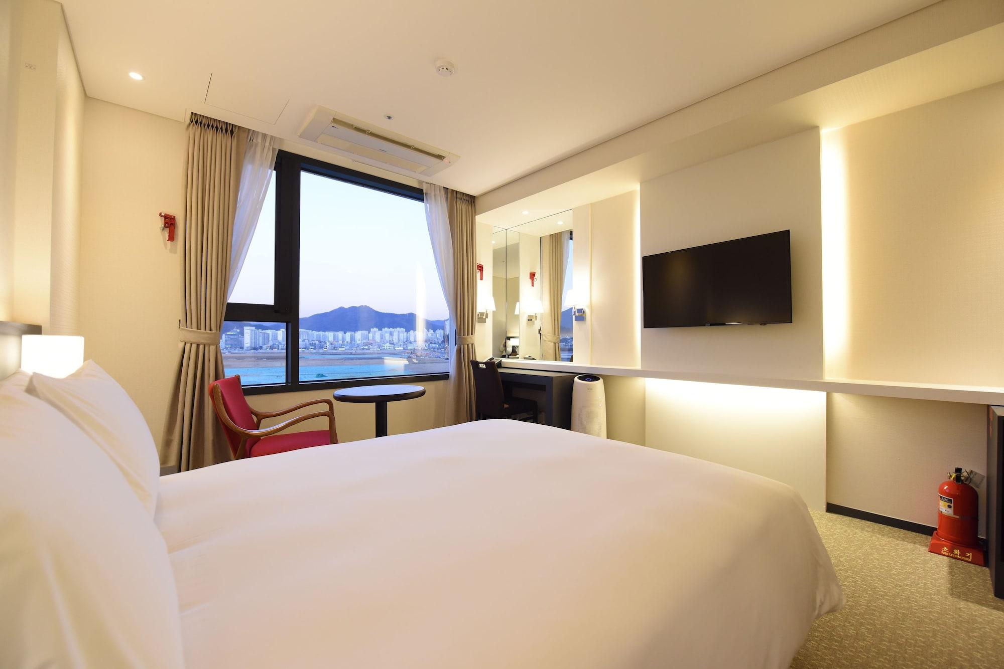 Geoje Artnouveau Suite Hotel Bagian luar foto