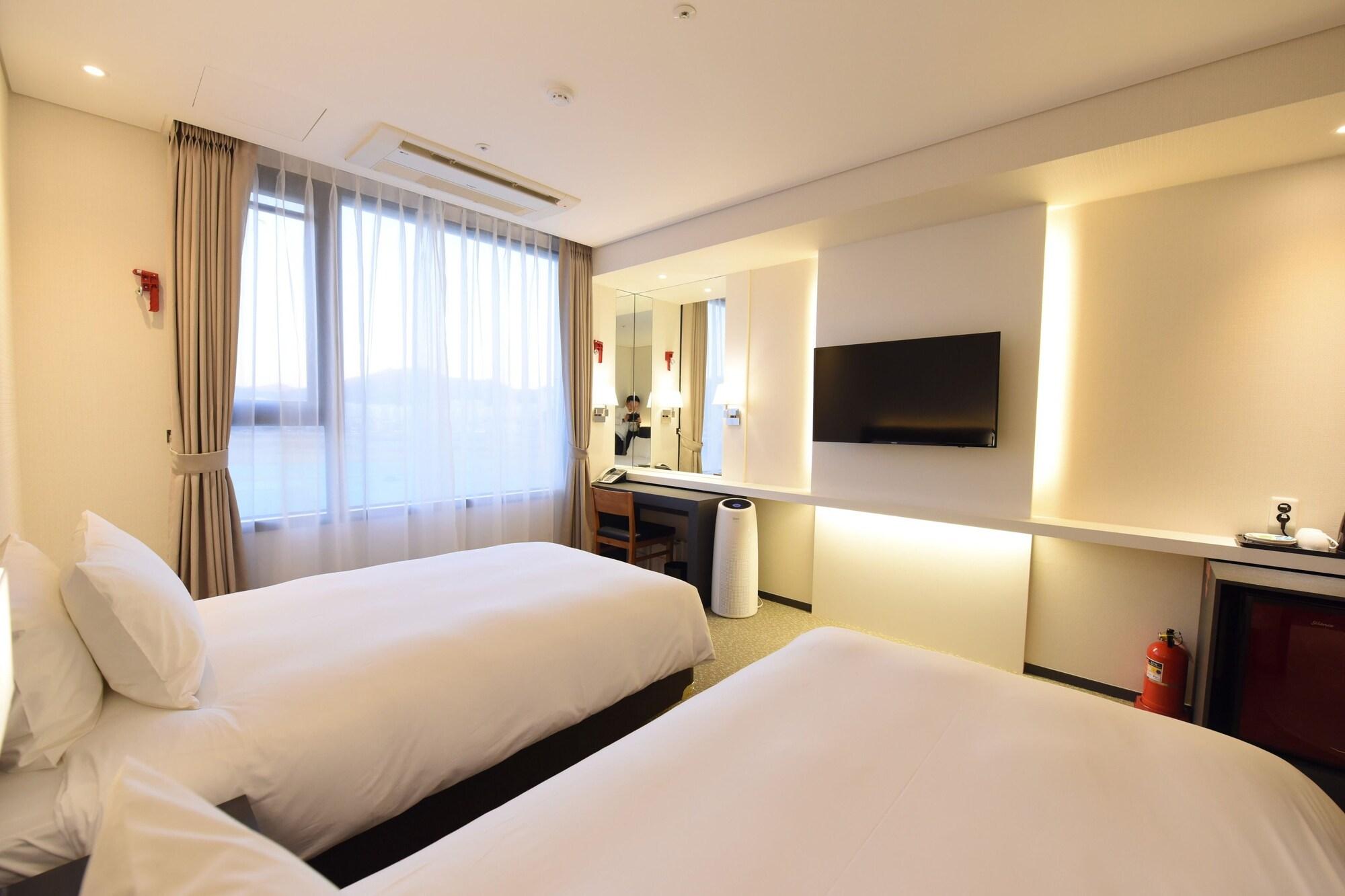 Geoje Artnouveau Suite Hotel Bagian luar foto