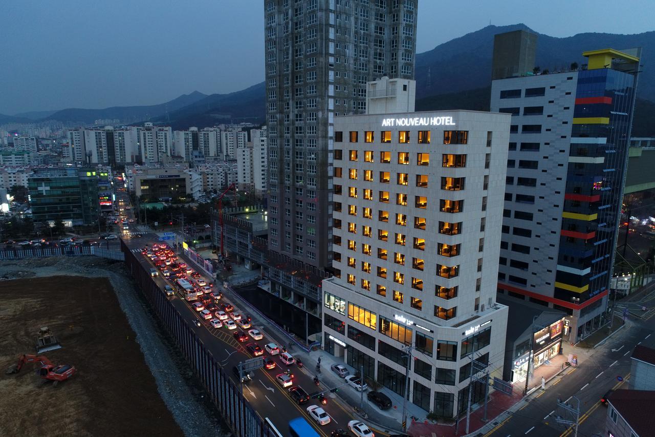 Geoje Artnouveau Suite Hotel Bagian luar foto