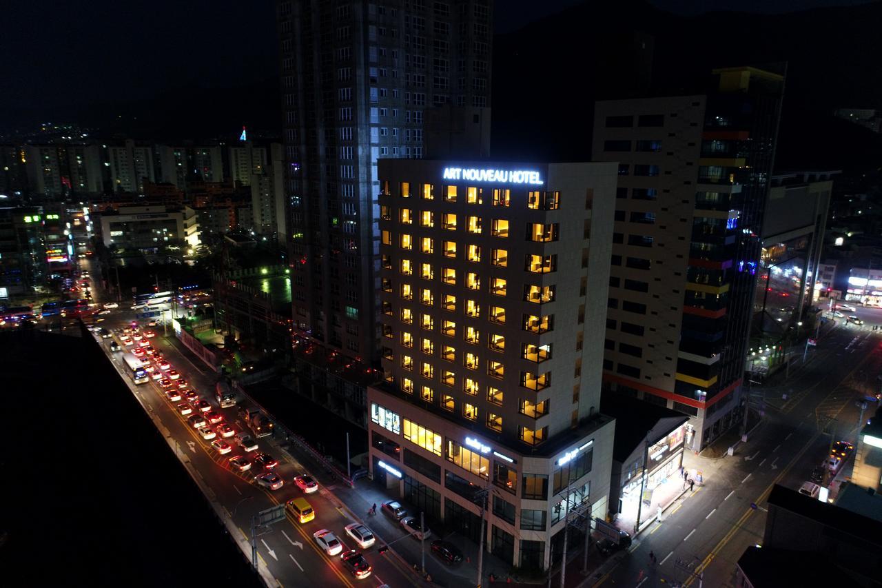 Geoje Artnouveau Suite Hotel Bagian luar foto