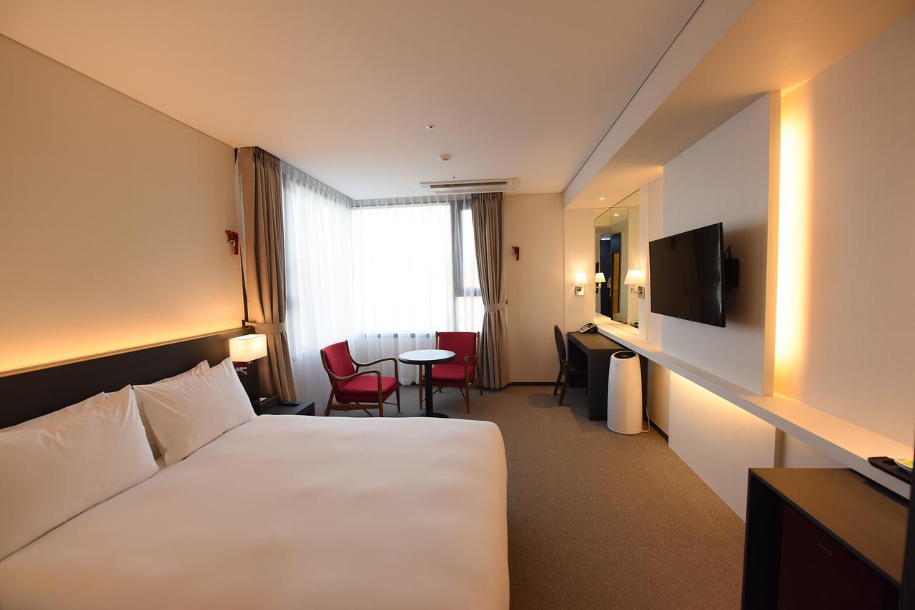 Geoje Artnouveau Suite Hotel Bagian luar foto
