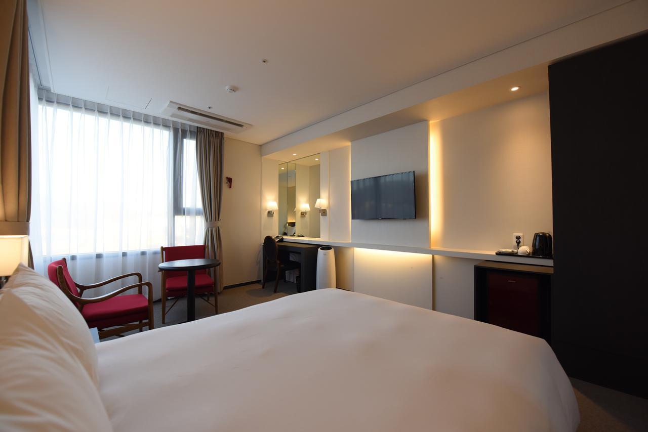 Geoje Artnouveau Suite Hotel Bagian luar foto