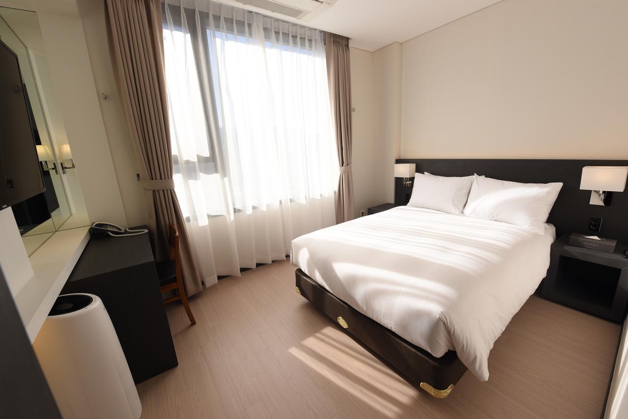 Geoje Artnouveau Suite Hotel Bagian luar foto