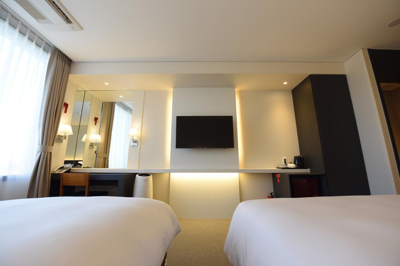 Geoje Artnouveau Suite Hotel Bagian luar foto