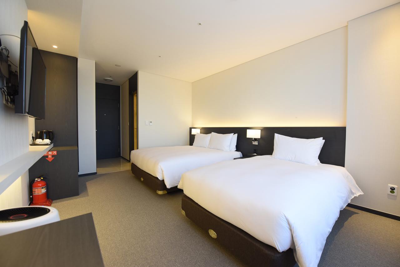 Geoje Artnouveau Suite Hotel Bagian luar foto