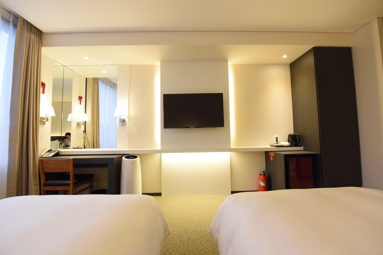 Geoje Artnouveau Suite Hotel Bagian luar foto