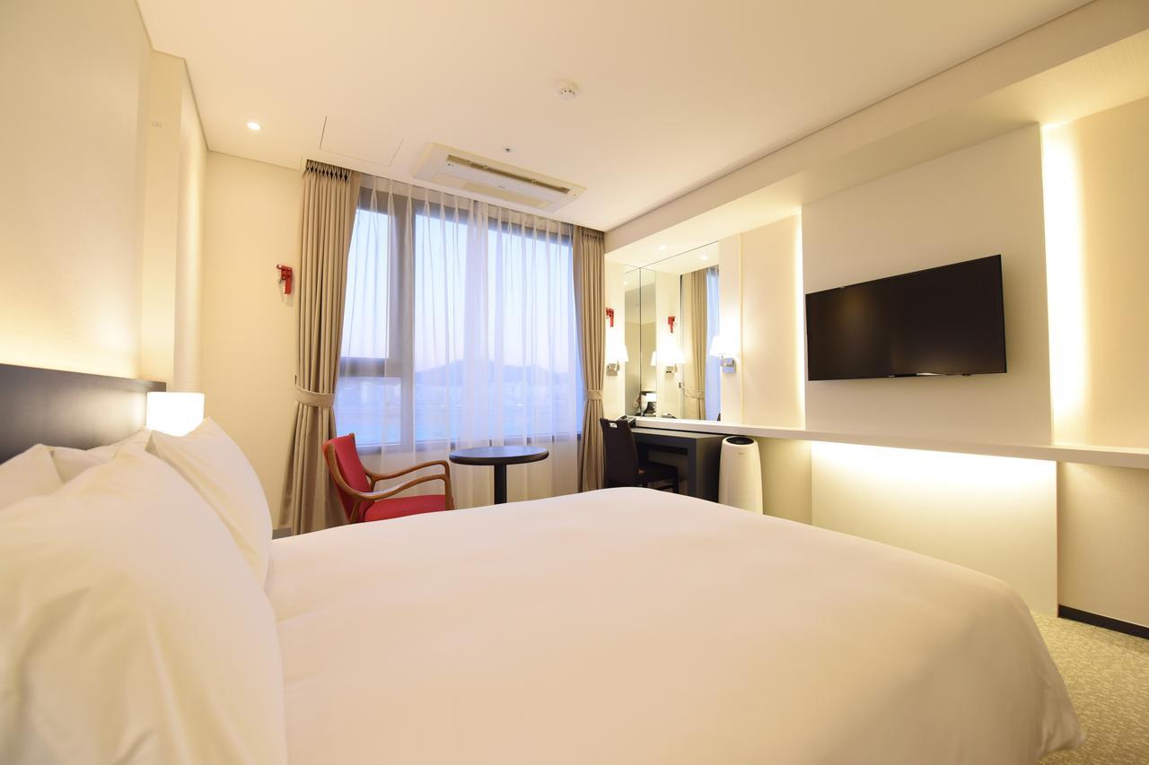 Geoje Artnouveau Suite Hotel Bagian luar foto