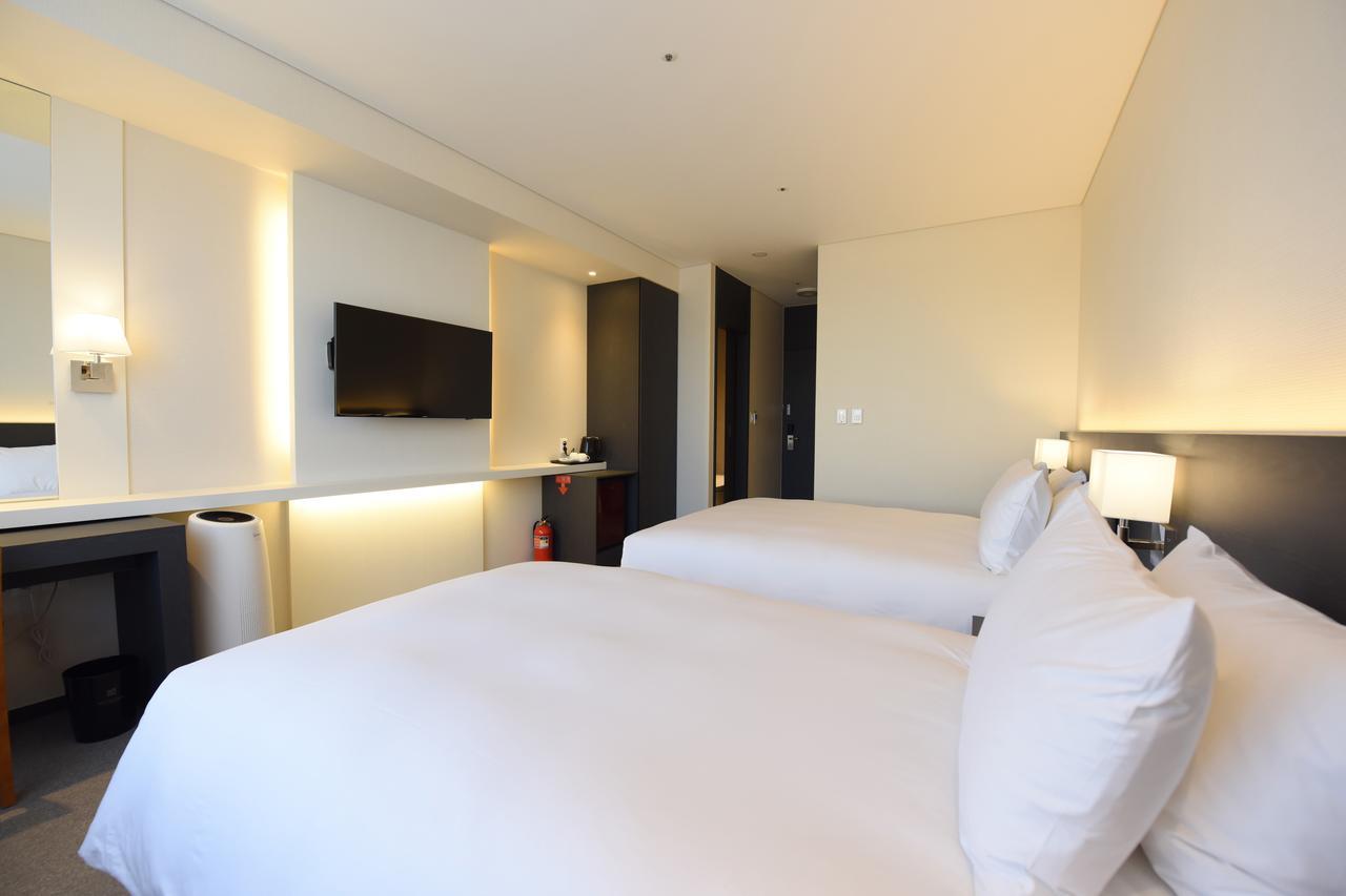 Geoje Artnouveau Suite Hotel Bagian luar foto