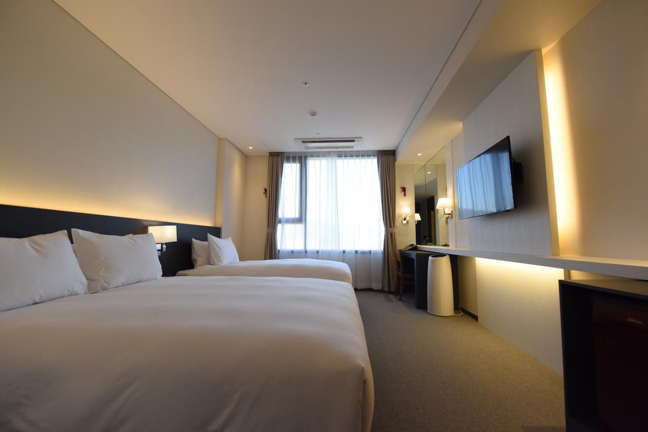 Geoje Artnouveau Suite Hotel Bagian luar foto