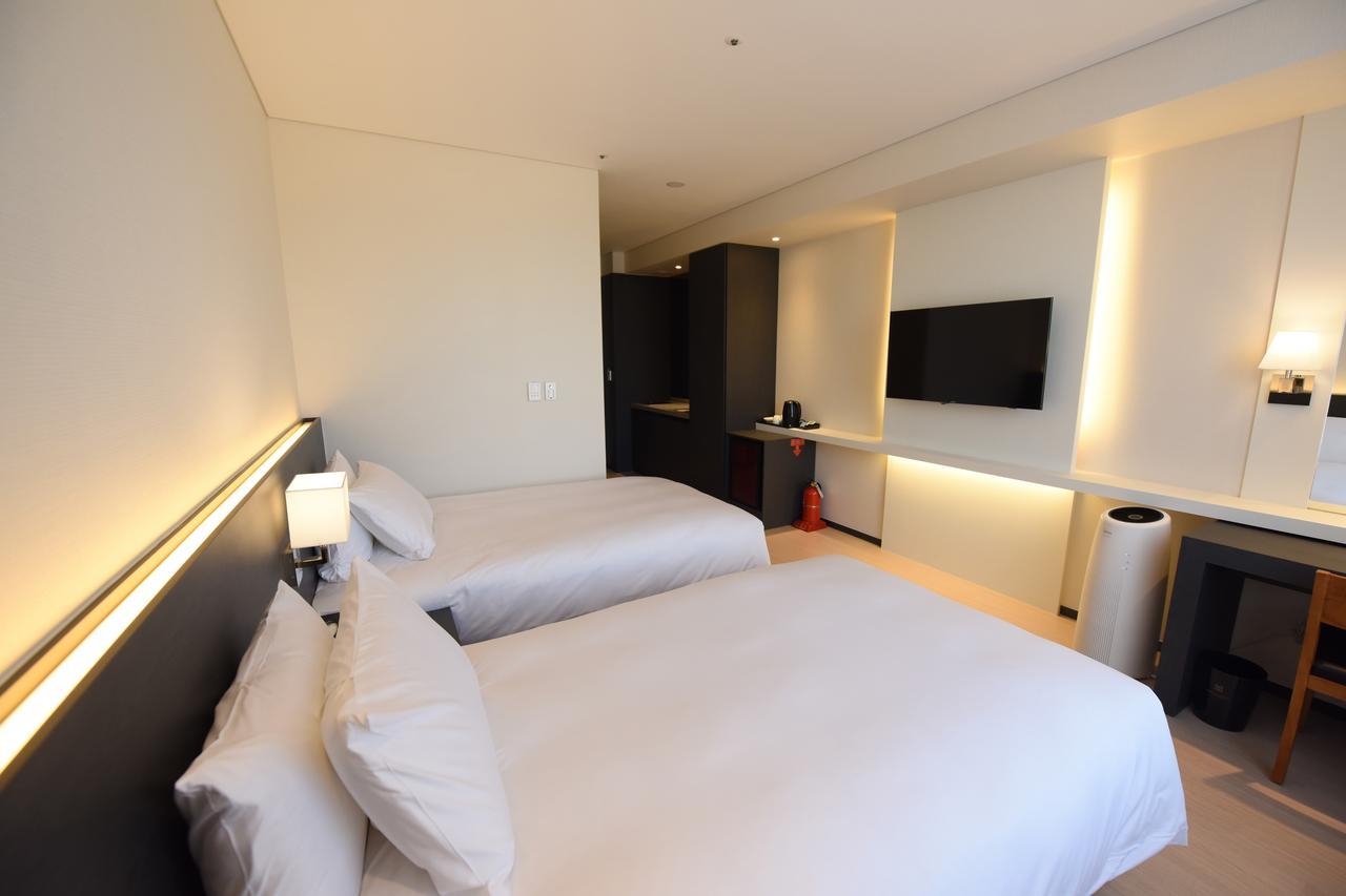 Geoje Artnouveau Suite Hotel Bagian luar foto