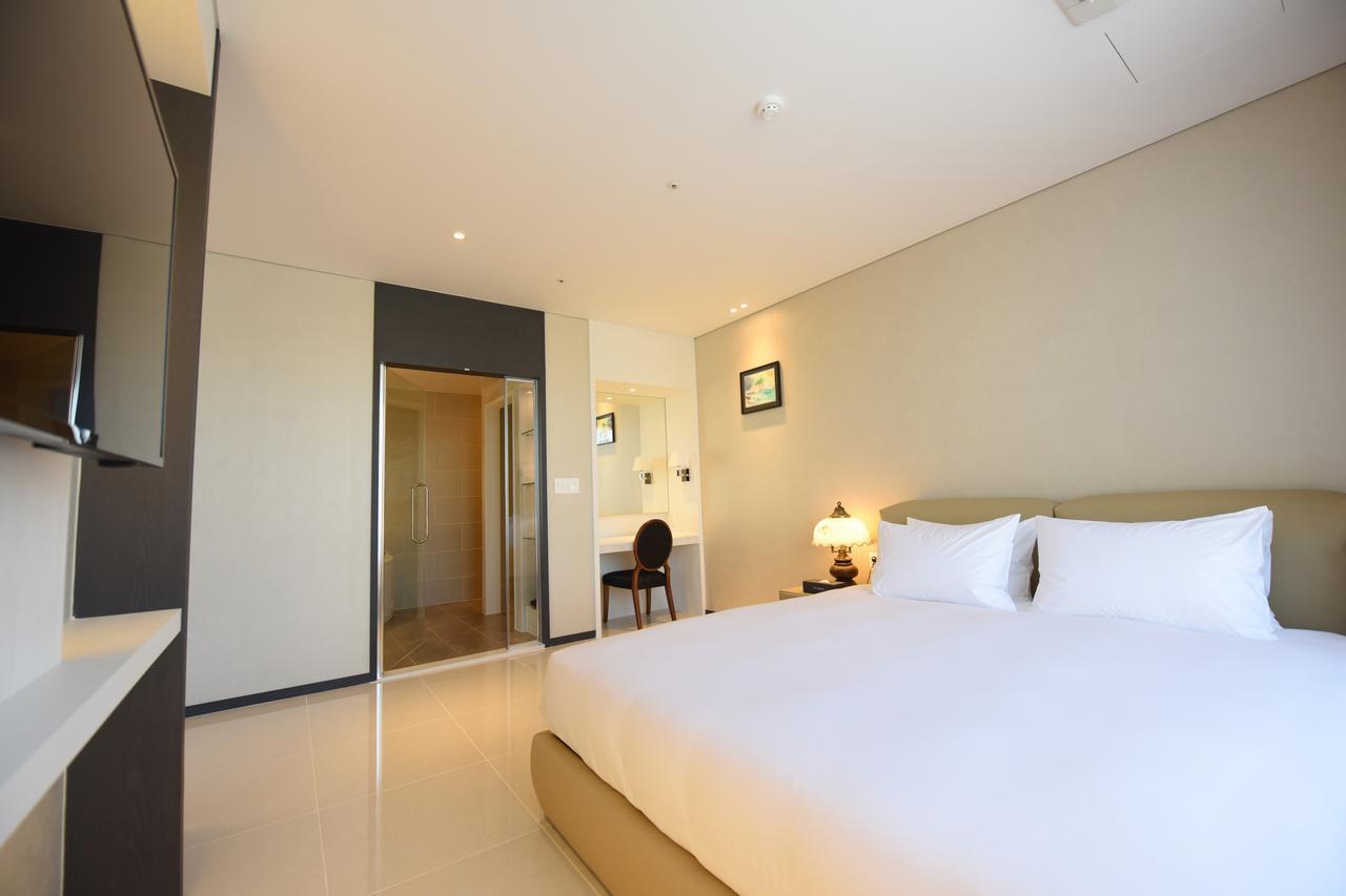 Geoje Artnouveau Suite Hotel Bagian luar foto