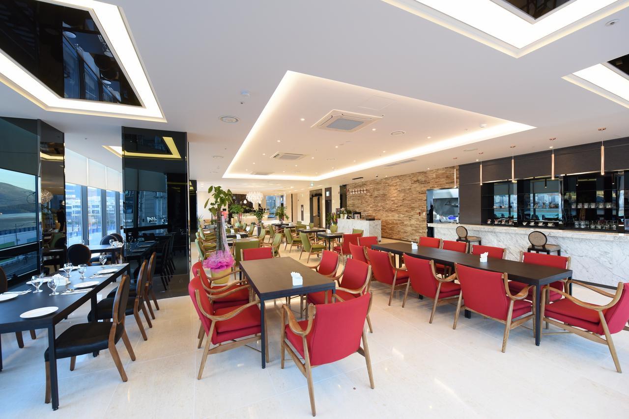 Geoje Artnouveau Suite Hotel Bagian luar foto